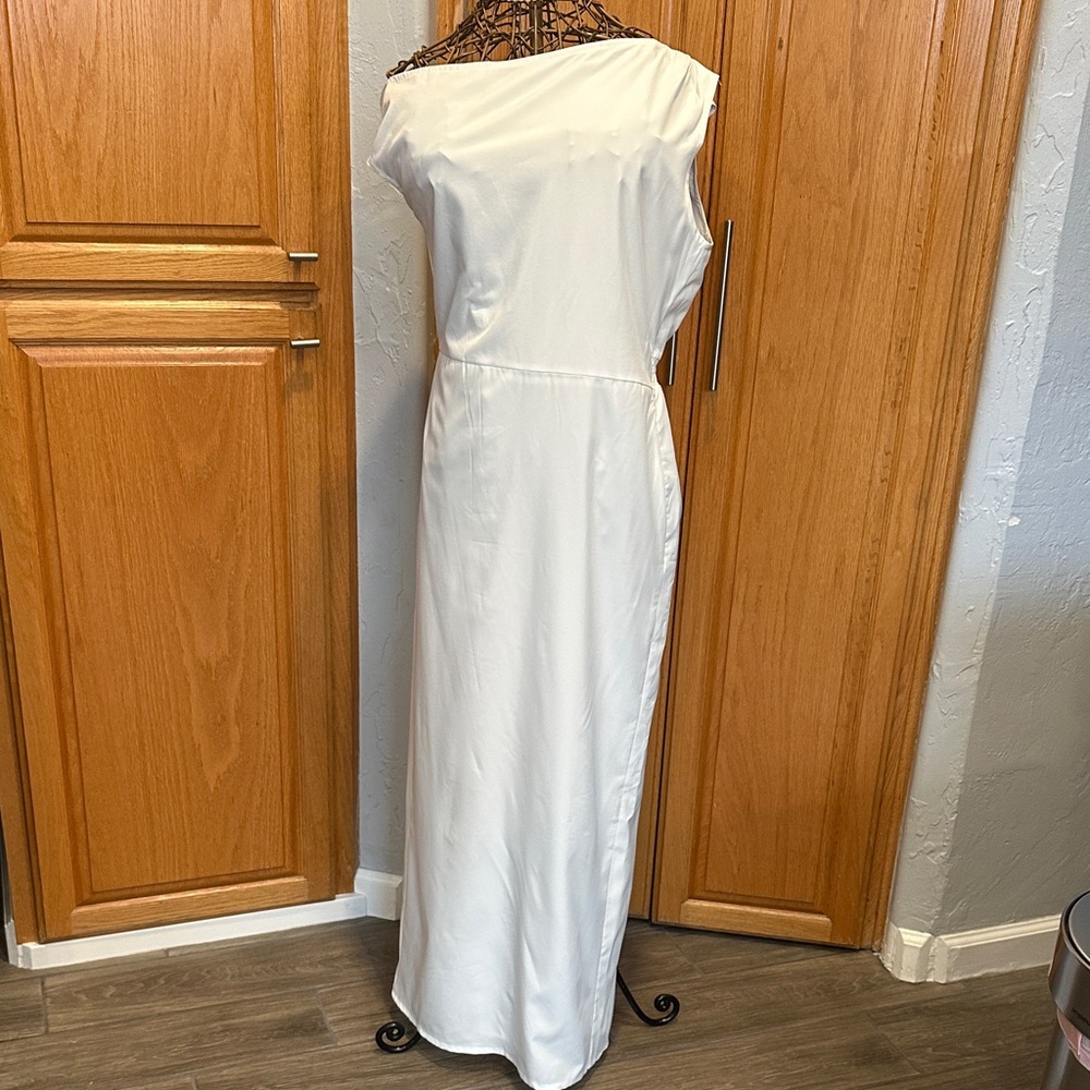 Elegant White Sleeveless Dress, off one shoulder. Fully lined. Size small